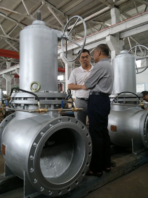 向家壩水電站工程師與時(shí)代中基工程師進(jìn)行技術(shù)交流 向家壩水電站工程師與時(shí)代中基工程師進(jìn)行技術(shù)交流